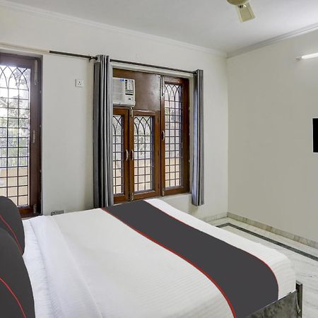 Super Capital O Uk House Residency Hotel Gurgáon Kültér fotó