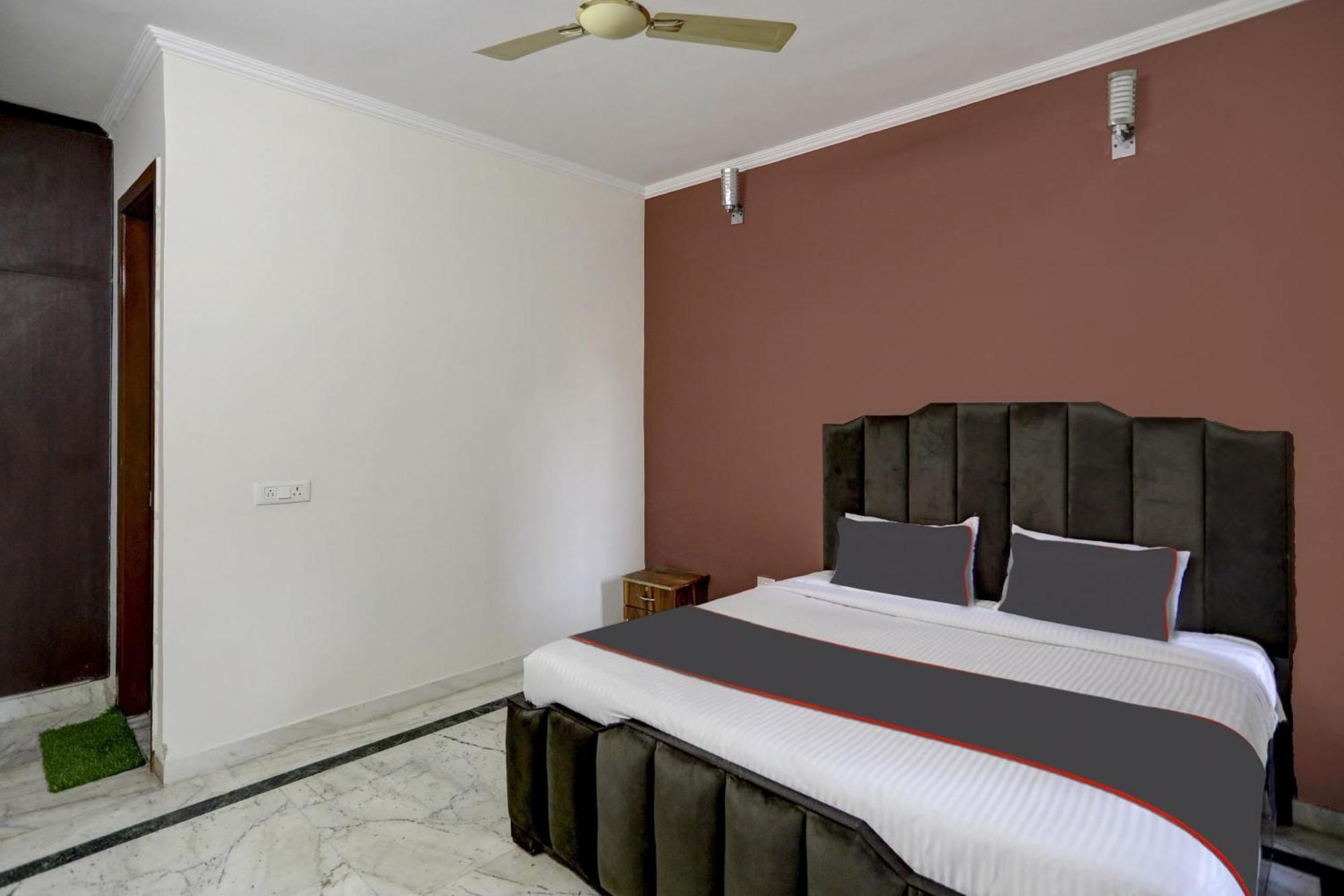 Super Capital O Uk House Residency Hotel Gurgáon Kültér fotó