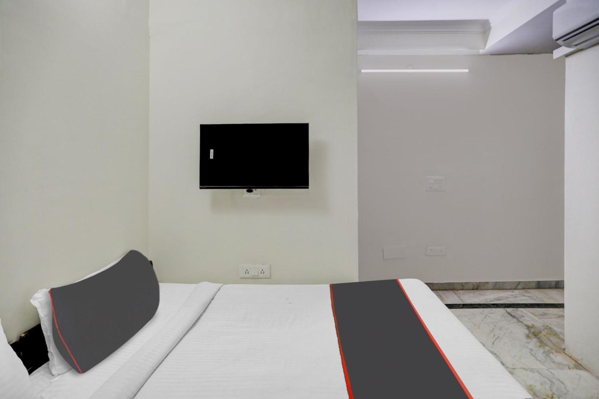 Super Capital O Uk House Residency Hotel Gurgáon Kültér fotó