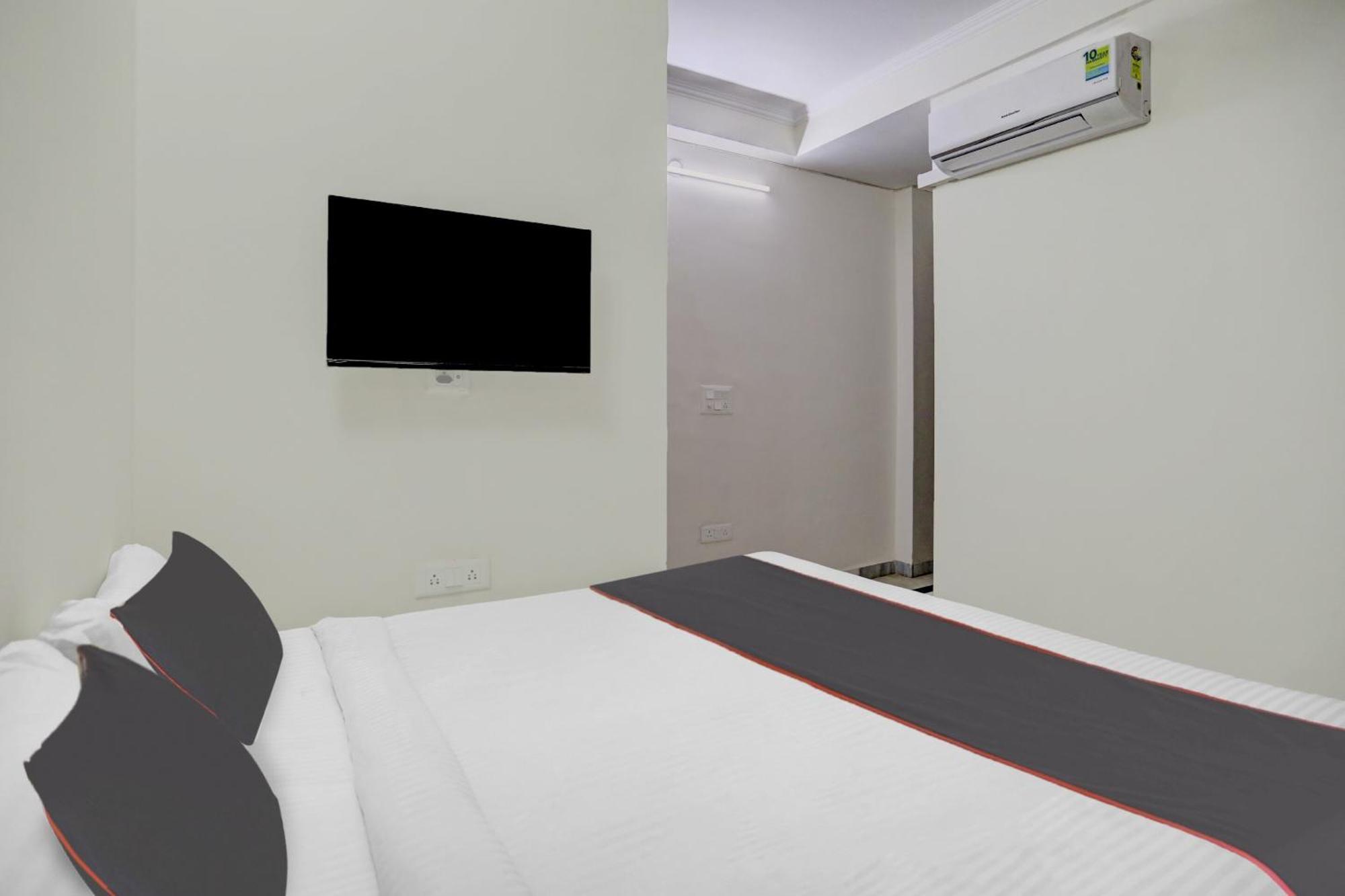 Super Capital O Uk House Residency Hotel Gurgáon Kültér fotó
