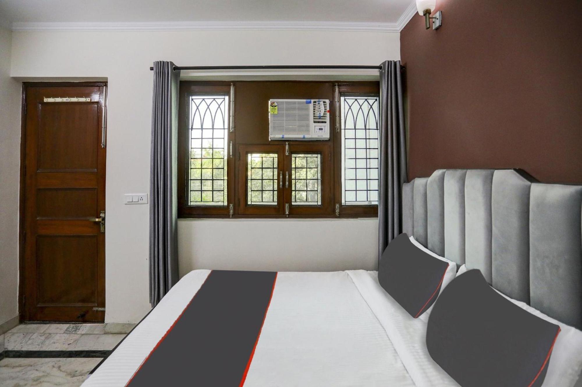 Super Capital O Uk House Residency Hotel Gurgáon Kültér fotó