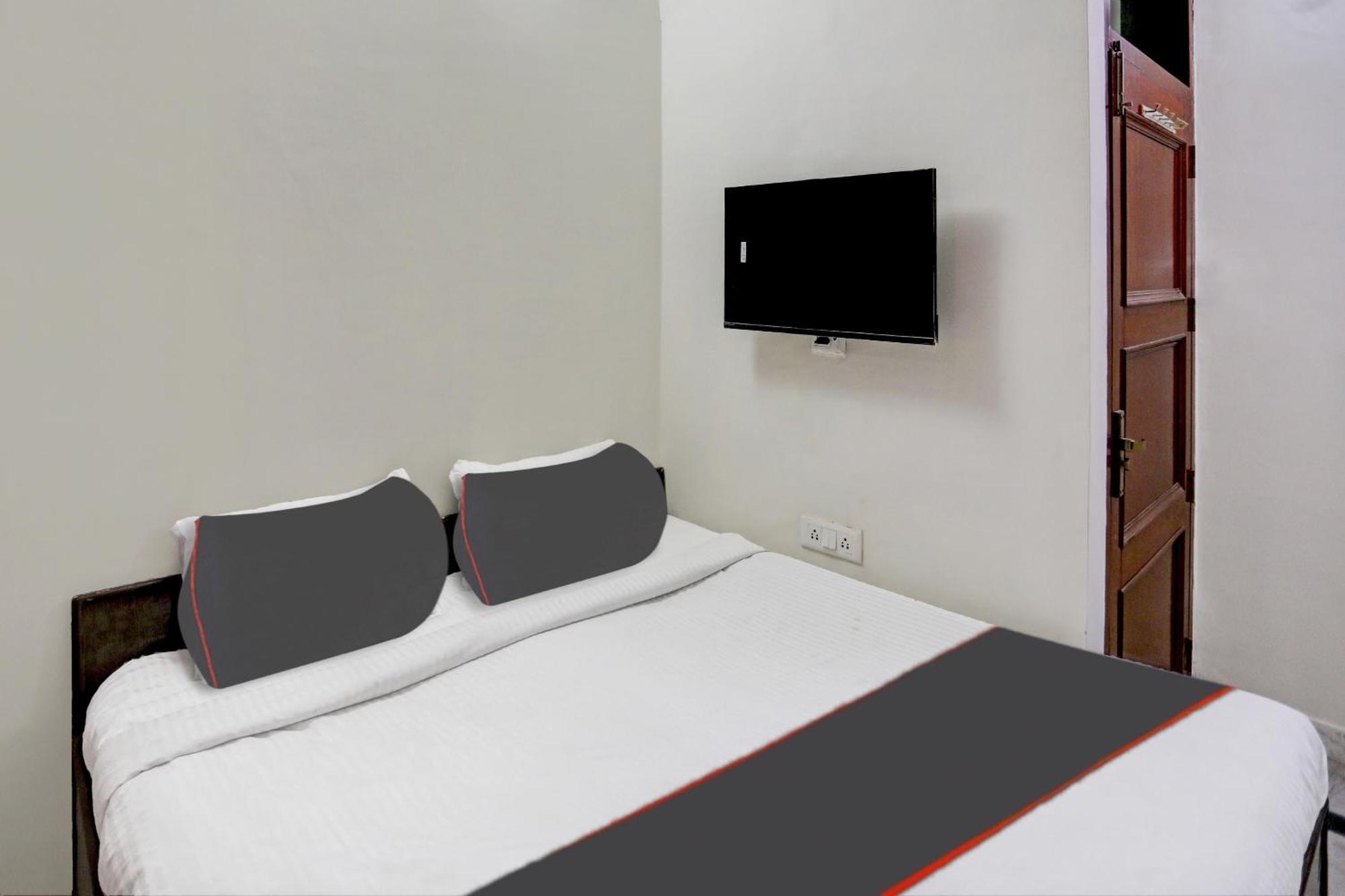 Super Capital O Uk House Residency Hotel Gurgáon Kültér fotó