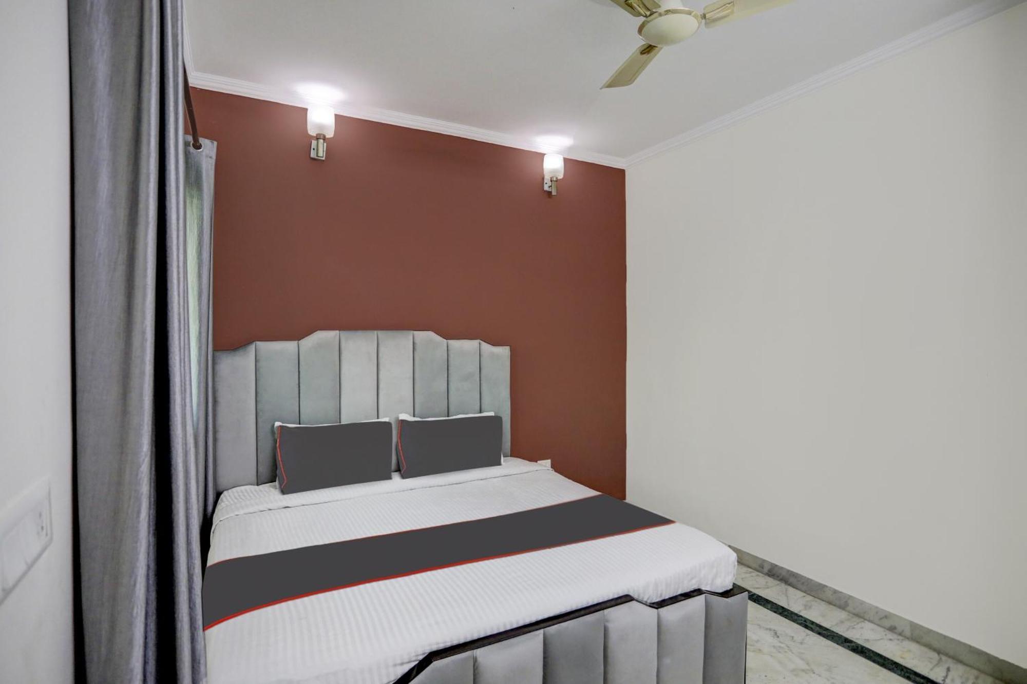Super Capital O Uk House Residency Hotel Gurgáon Kültér fotó