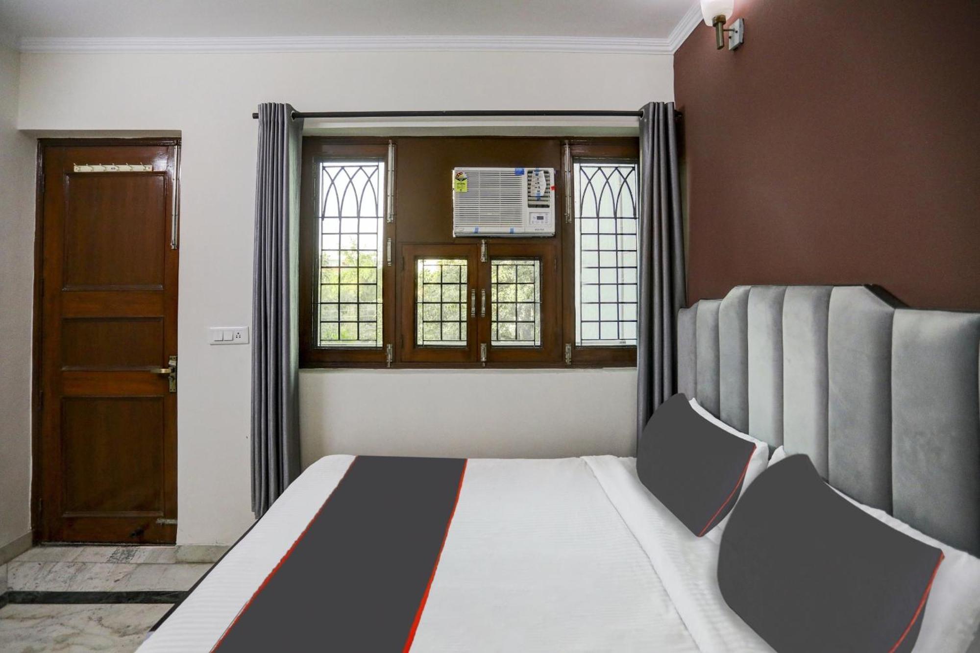 Super Capital O Uk House Residency Hotel Gurgáon Kültér fotó