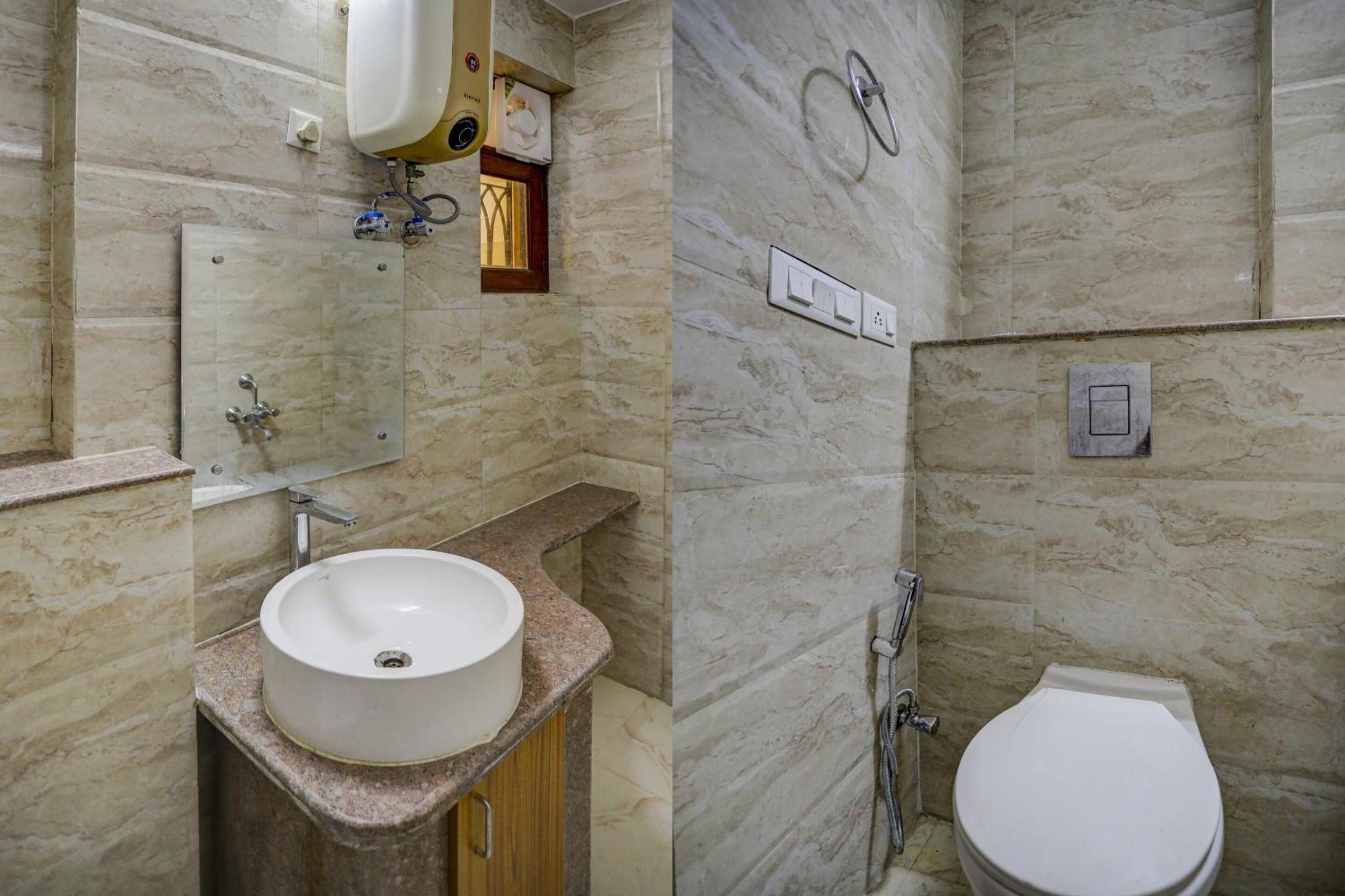 Super Capital O Uk House Residency Hotel Gurgáon Kültér fotó